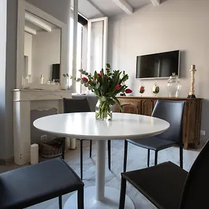 https://trevi-luxury-maison.it-romehotels.com